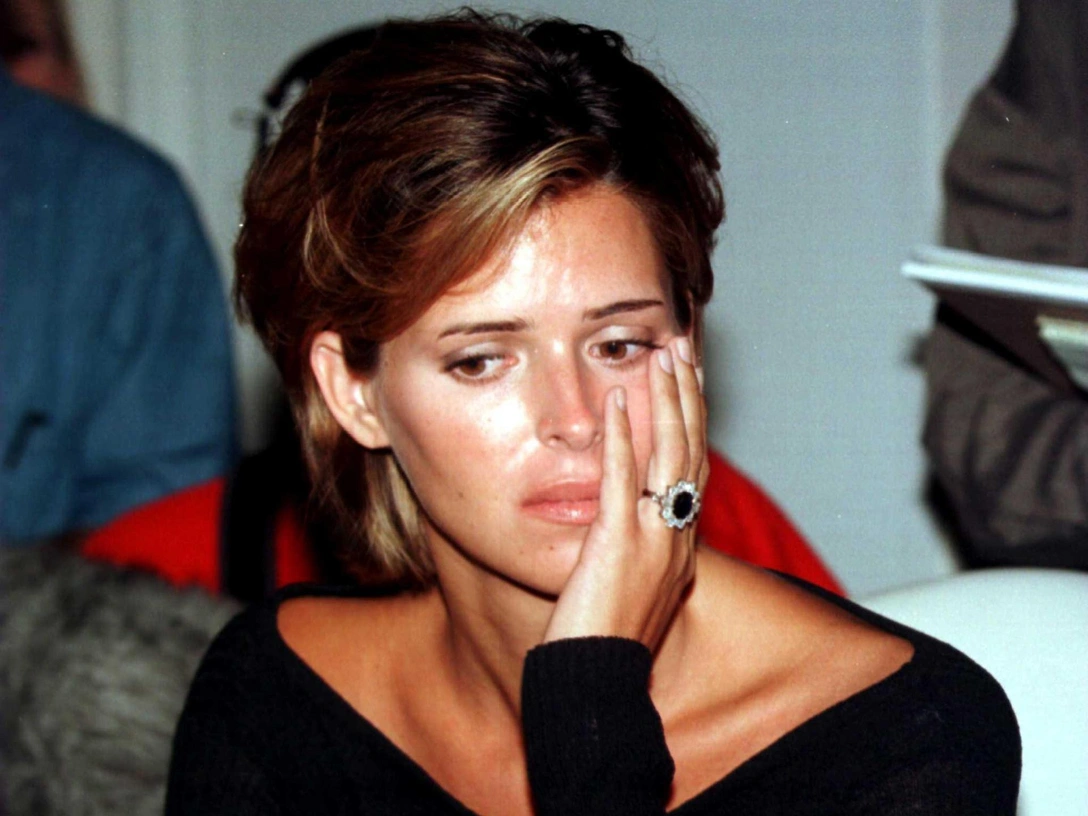 Келли Фишер на пресс-конференции перед судом, 1997 год | marieclaire.ru
