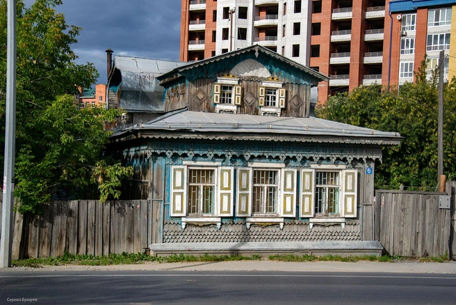 Теремок на Камышинской, 6 в конце 80-х построил местный столяр Аркадий Утешев. В нулевых дом обрел нового владельца, а летом 2022-го попал под снос | Источник: Сергей Бушуев / Vk.com