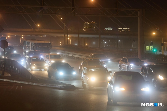 Дождь и ветер могли бы улучшить ситуацию | Источник: Александр Ощепков / NGS.RU