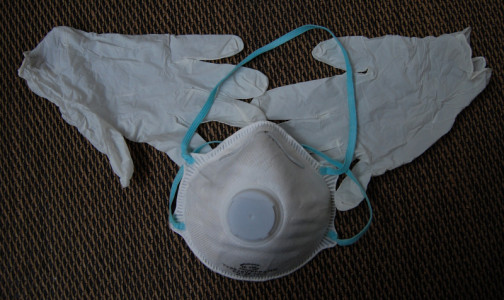 Инфекционист: Используя респиратор вместо маски, вы подвергаете опасности окружающих