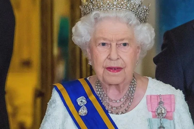 Эксклюзив: Почему королеву Елизавету винят в позоре Эндрю Винзора