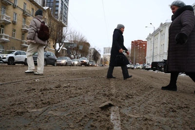 Heavy snowfall worsens road conditions in Yekaterinburg