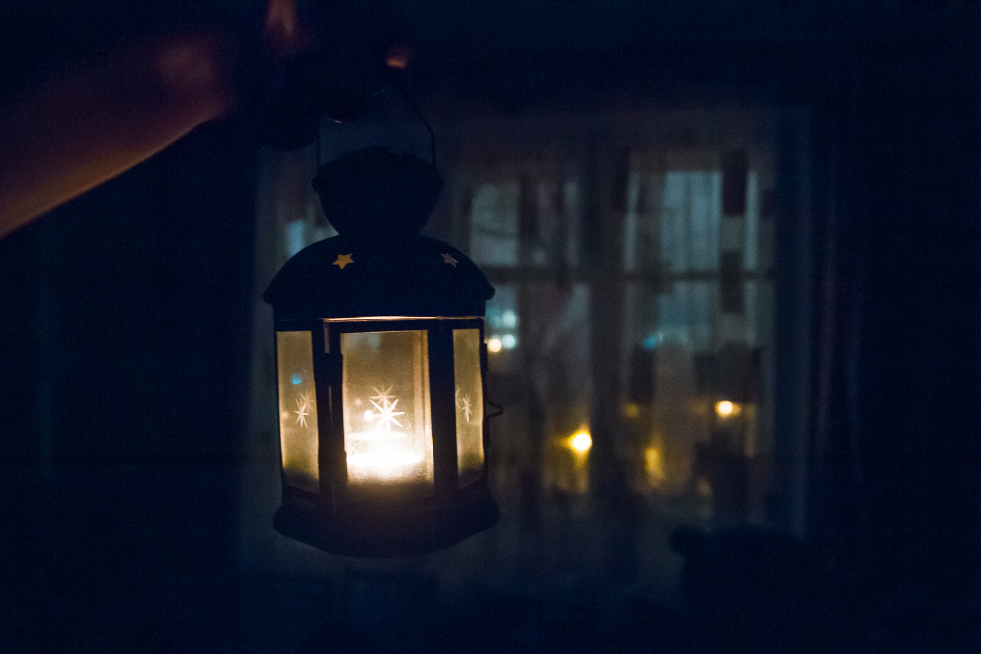 Отключение света на улице. Дом без электричества. Дома без света. Свет без электричества. Домик без света.