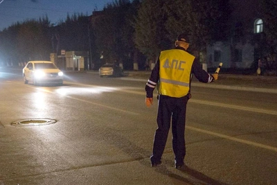 Сотрудник ГИБДД погиб под колесами авто на Кузбасском мосту