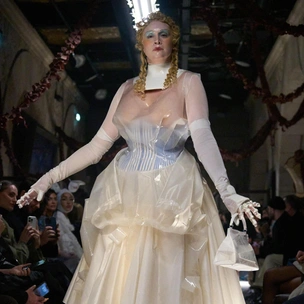 Самый драматичный показ Недели высокой моды в Париже: Maison Margiela Джона Гальяно