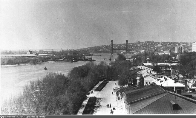 Вид на западную часть Ростова с Ворошиловского моста, 1967–1968 годы | Источник: личный архив Малышко Владимира Александровича / pastvu.com
