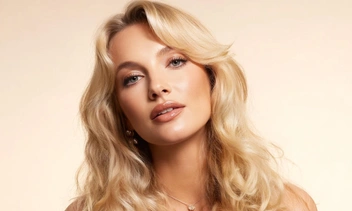 Макияж губ: в моду возвращается главный трюк из 90-х — как повторить его красиво