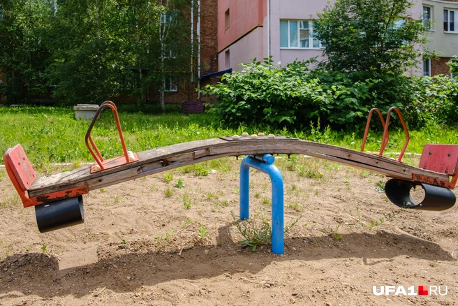 Да, видно, что деревяшкам уже плохо | Источник: Булат Салихов / UFA1.RU