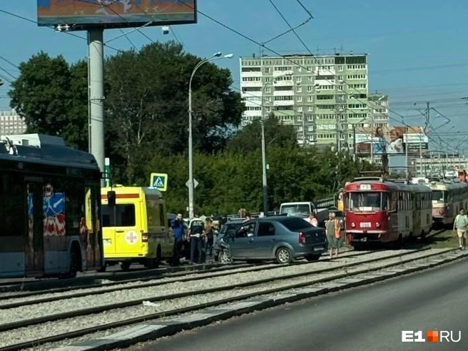 На место приехал реанимобиль | Источник: читатель E1.RU
