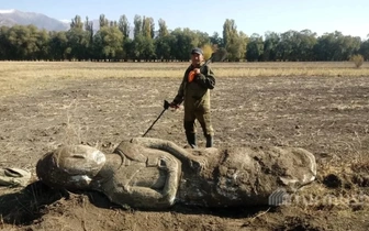 «Это был большой человек»: посмотрите, что нашел на картофельном поле киргизский фермер
