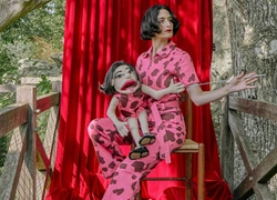 Смешная мода: актриса Дженни Слейт и кукла-чревовещатель снялись для Rachel Antonoff