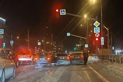 Гигантская пробка на выезде из Академического из-за ДТП