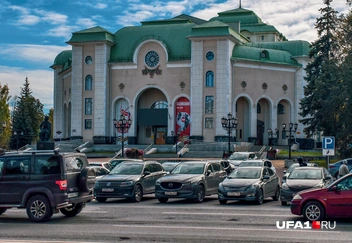 Здание похоже на дворец | Источник: Булат Салихов / UFA1.RU