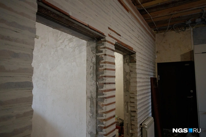 Олеся начала восстанавливать дом в 2024 году, когда смогла восстановиться сама | Источник: Андрей Бортко / NGS.RU