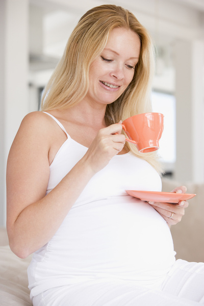 Будущая мама может выпивать не более 200 мг кофе каждый день
