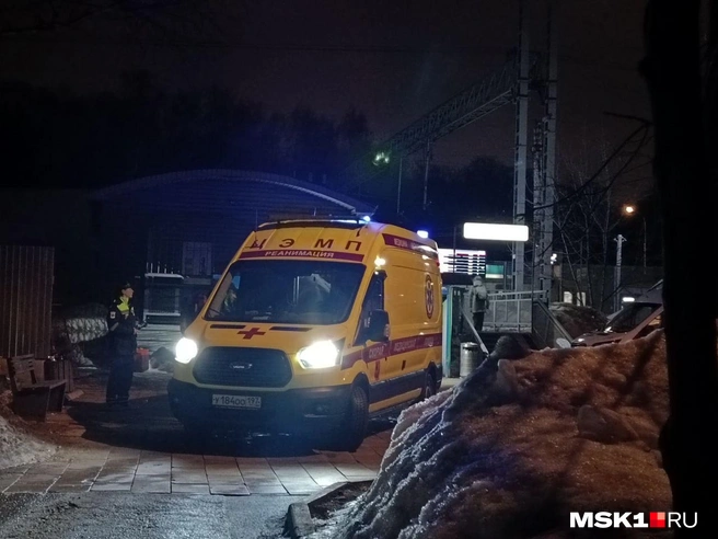 К месту гибели четырех человек съехались оперативные службы и скорая | Источник: Анастасия Харитонова / MSK1.RU