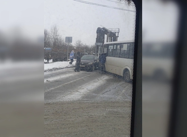 В Недостоеве произошло массовое ДТП с участием маршрутки | ya62.ru