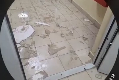 Жильцы дома в Парголово боролись с потопом всю ночь