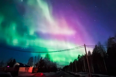 Жители ХМАО наблюдали разноцветное северное сияние