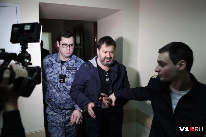 Ходатайства в отношении двух обвиняемых журналистов рассматривали отдельно | Источник: Алексей Волхонский / V1.RU