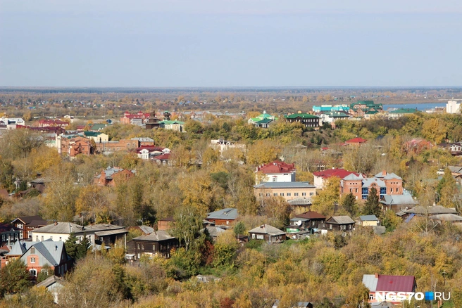 На примере Советского района видно, что листва в городе уже полностью пожелтела  | Источник: Варвара Фролова / NGS70.RU