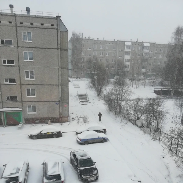 Перед выходом на улицу вновь приходится утепляться | Источник: Все Березники / Vk