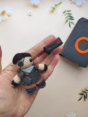 Фэй Лау подарили известной актрисе дубляжа Марии Фортунатовой | Источник: Koshambra's Workshop / Telegram