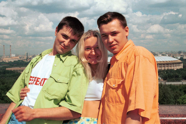 Алексей Потехин, Настя Кондрыкинская и Сергей Жуков на съемках клипа "Студент" в 1997 году