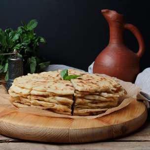 Хычины с сыром и зеленью: вкуснейший рецепт, без которого не обходится ни одно кавказское застолье