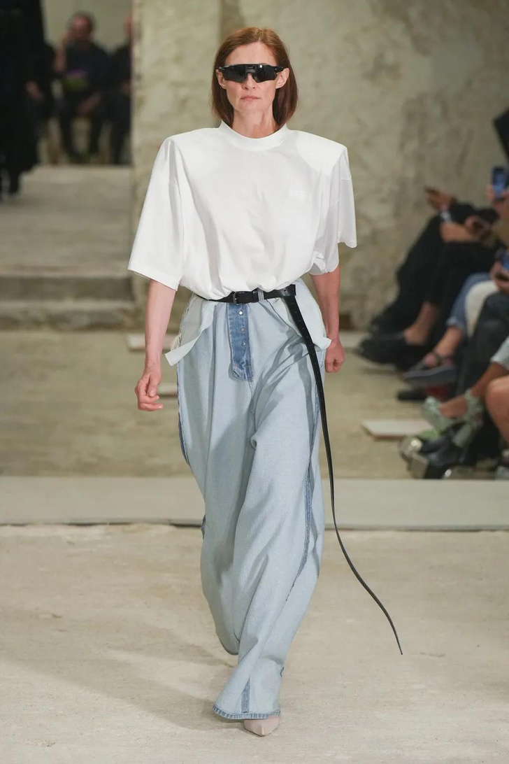 Носите джинсы наизнанку, как на показе новой коллекции Vetements
