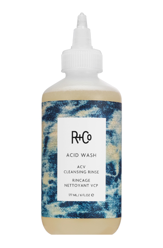 Шампунь для глубокого очищения кожи головы и волос с кислотами Acid Wash, R+CoДеликатно очищающий шампунь-эксфолиант с ароматом сицилийских цитрусовых смягчает и успокаивает кожу головы, укрепляет волосы и придает им здоровое сияние. Масло семян лавра интенсивно увлажняет и приводит тусклые волосыв порядок.