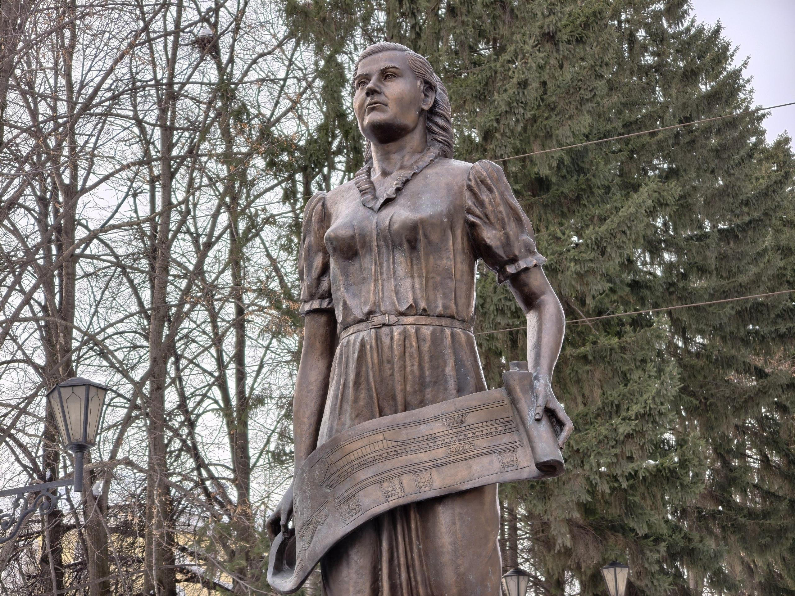 «Совсем не похожа»: уфимцы — про новый памятник главному архитектору Черниковки