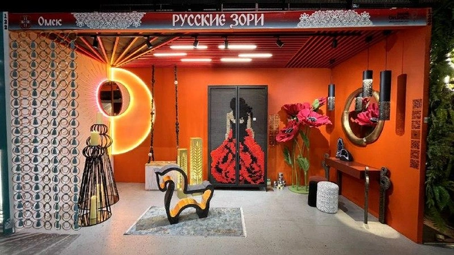 Яркий интерьер состоит из множества деталей | Источник: omskportal.ru