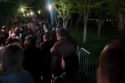 Блогер показала толпу на первом показе «Света Великой Победы»