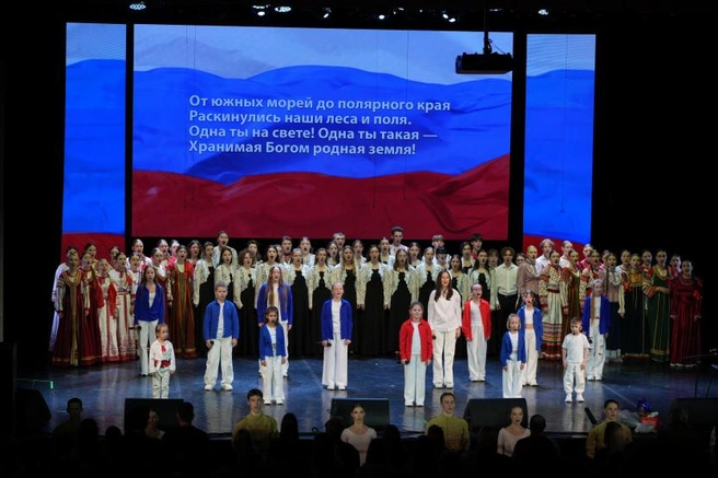 Главным событием стал большой гала-концерт «Россия молодая: в единстве сила» | Источник: Пресс-служба Правительства Новосибирской области