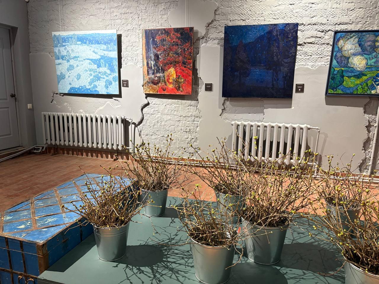 «И особый колорит, и специфический юмор»: в пермском ЦВЗ открылась выставка художников «Вятский диалект» 