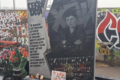 Ганвест побывал на могиле Хоя после отмены концерта