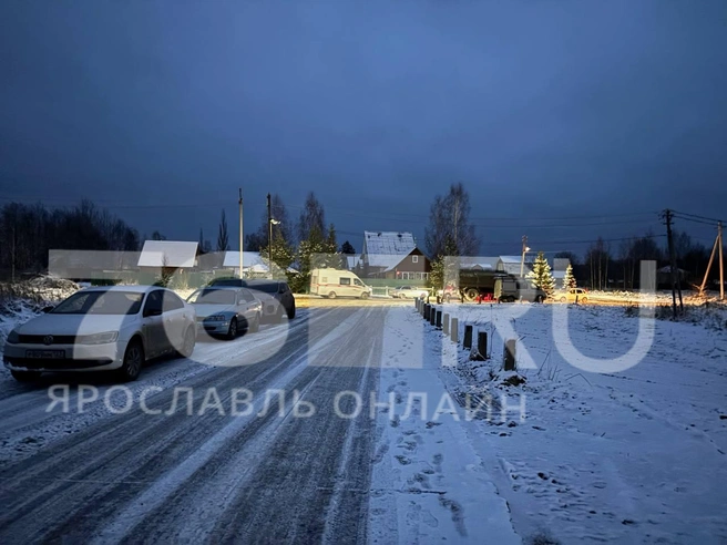 По деревенским улицам то и дело проезжали машины спецслужб | Источник: Алина Сардекова / 76.RU