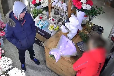 Scandalous Yekaterinburg Resident Robs Flower Shop with Pistol
