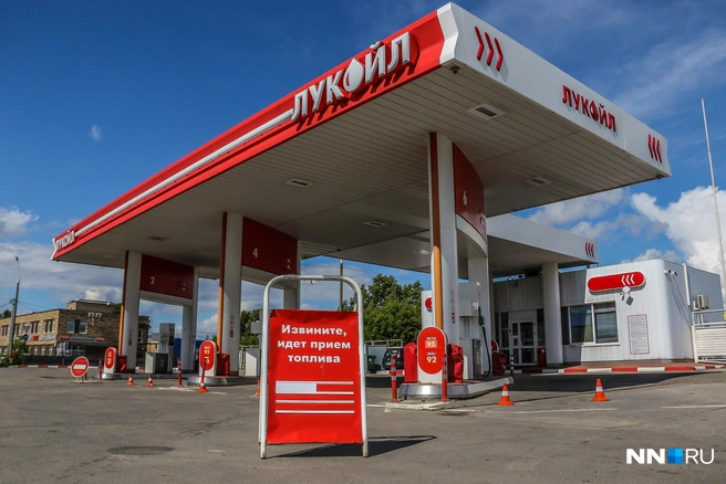 Пока система четных и нечетных номеров действует только на заправках трех сетей | Источник: Наталья Бурухина / NN.RU