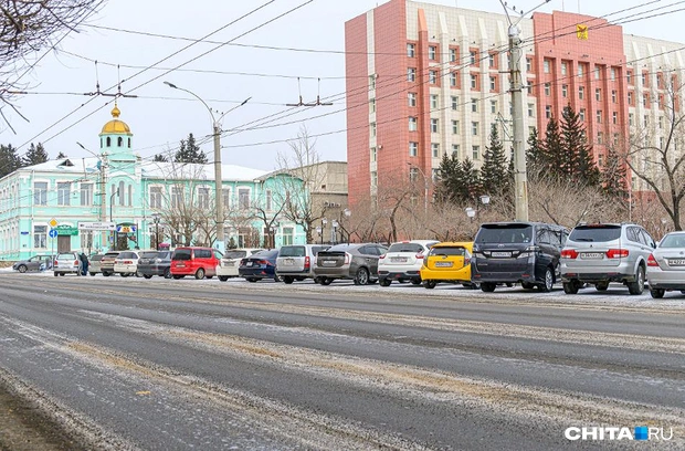 Перекресток улиц Бутина — Чайковского. На фото видны Спасо-Преображенский и Андреевский Крестовый храмы, 1919 год | Источник: Олег Федоров / CHITA.RU