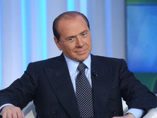 Стриптизерша на 50 лет младше и охотницы за деньгами: 5 самых громких секс-скандалов Сильвио Берлускони