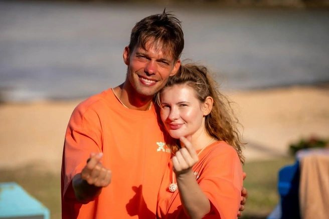 Никто не ожидал от Анны таких поступков — даже ее давний друг Аристарх | Источник: anna_tsukanova_kott и venes_aris / Instagram (экстремистская организация, деятельность запрещена на территории РФ)