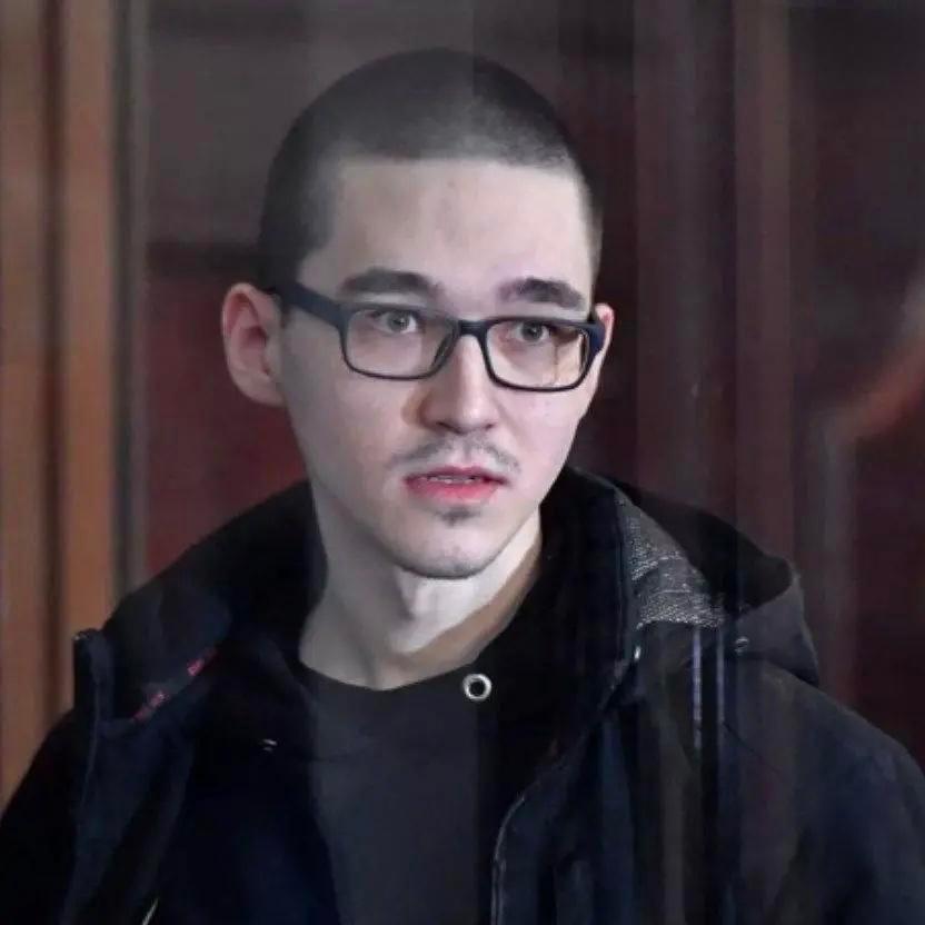 «Он показался мне красивым»: 18-летняя жена Ильназа Галявиева рассказала, как влюбилась в казанского стрелка