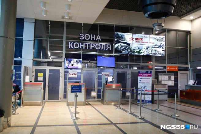 В аэропорту задержано сразу четыре рейса | Источник: Евгений Софийчук / NGS55.RU
