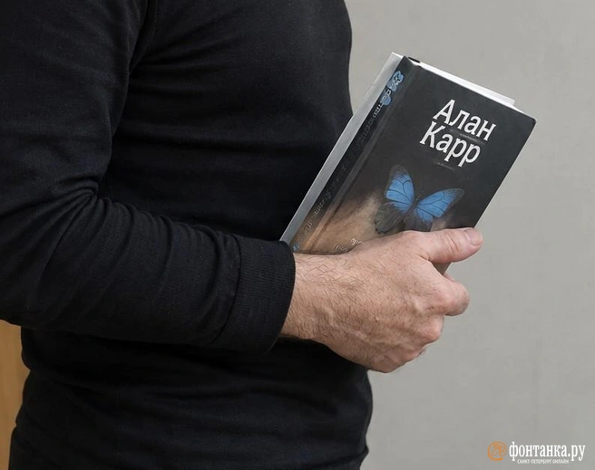 «Бросить курить можно за один день». Как депутаты готовятся запретить вейпы в Петербурге | Источник: FONTANKA.RU / ChatGPT