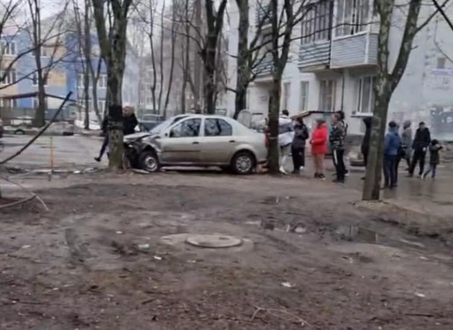 На улице Крупской пьяный водитель врезался в дерево | ya62.ru