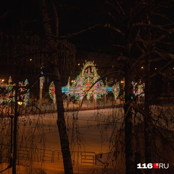 Так эти украшения выглядели в прошлом году | Источник: Лина Саитова / 116.RU