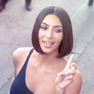 Фанаты недовольны, что Ким Кардашьян рекламирует косметику голой