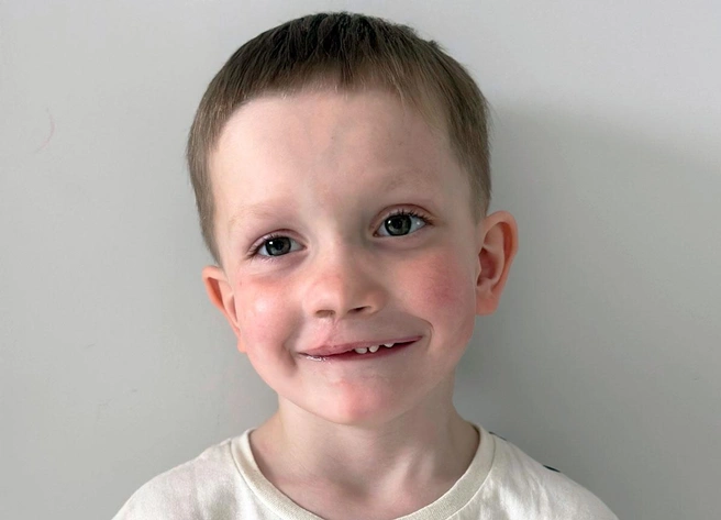 «Он очень хочет быть здоровым». Четырёхлетнему петербуржцу нужна помощь в лечении | Источник: семейный архив